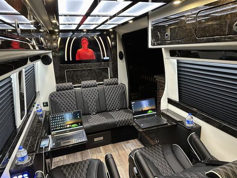Used 2024 Mercedes-Benz Sprinter 3500 image 39