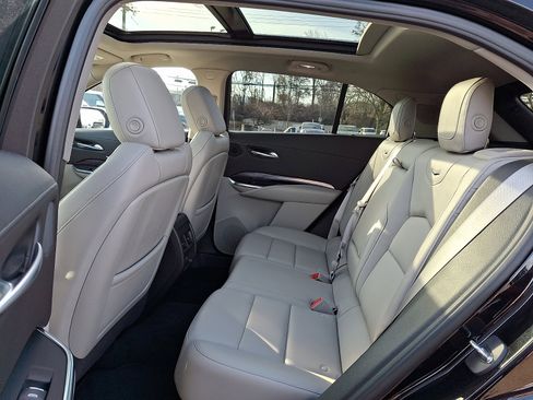 Used 2023 Cadillac XT4 Luxury w/ Cold Weather Package image 10