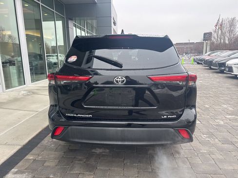 Used 2021 Toyota Highlander LE image 17