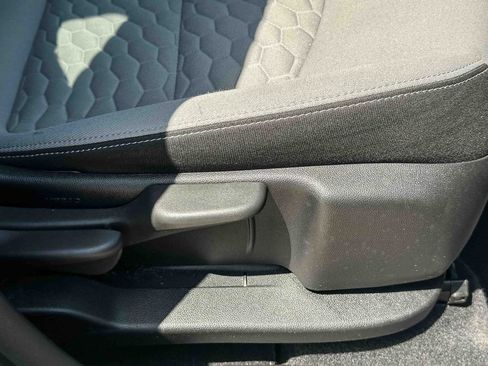 Used 2020 Chevrolet Equinox LT FWD image 24
