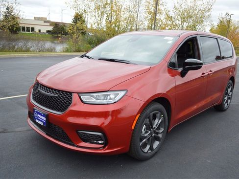 New 2026 Chrysler Pacifica Select image 10