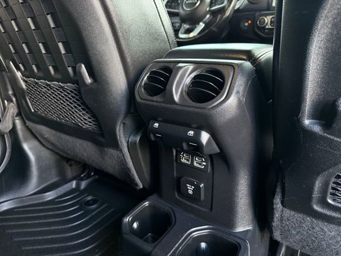 Used 2020 Jeep Gladiator Overland w/ LED Lighting Group AWD/4WD image 40