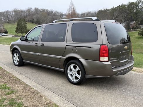 Used 2005 Chevrolet Uplander LT w/ Premium Seating Package FWD image 3