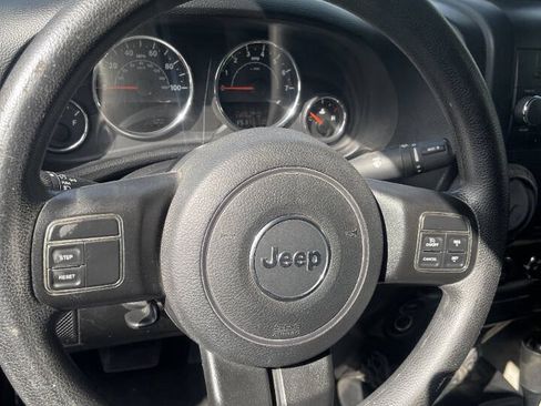 Used 2012 Jeep Wrangler Sport AWD/4WD image 12
