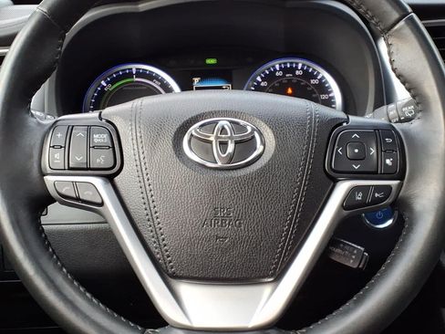 Used 2019 Toyota Highlander XLE AWD/4WD image 16