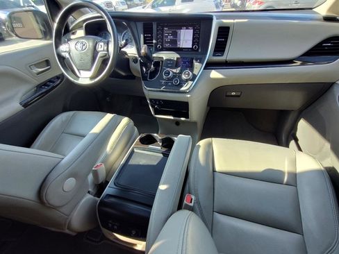 Used 2018 Toyota Sienna XLE w/ XLE Navigation Package image 25