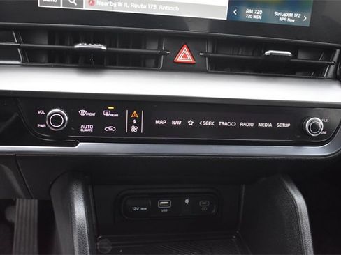 Certified 2025 Kia Sportage EX image 26