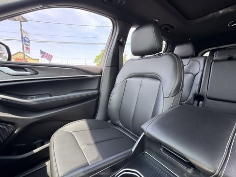 New 2025 Jeep Grand Cherokee Limited w/ Black Appearance Package image 14