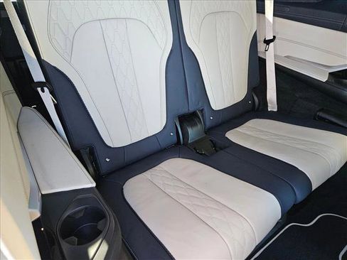 Used 2022 BMW X7 M50i w/ Dynamic Handling Package image 20