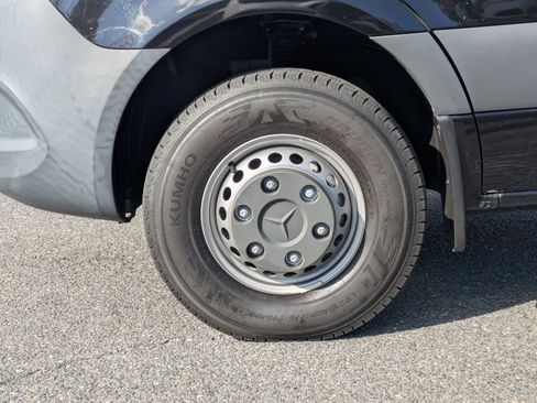 Used 2023 Mercedes-Benz Sprinter 3500 image 7