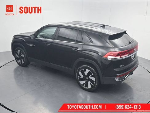 Used 2024 Volkswagen Atlas Cross Sport SE FWD image 56
