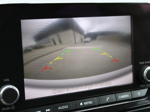 Used 2024 Nissan Pathfinder SV image 8