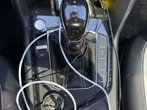 Certified 2025 Volkswagen Taos SEL image 20