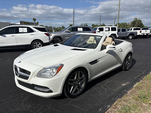 Used 2015 Mercedes-Benz SLK 250 w/ Premium Package image 14