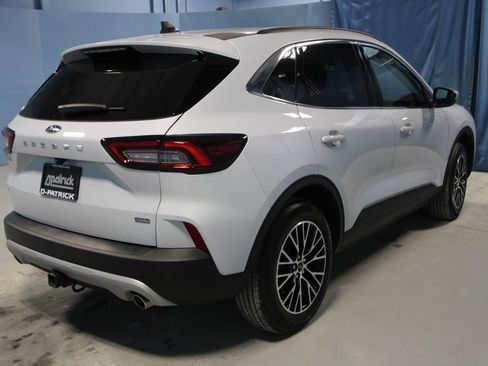 Used 2025 Ford Escape SE w/ Class II Trailer Tow Package image 34