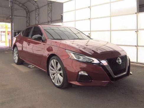 Used 2019 Nissan Altima 2.5 SR image 2