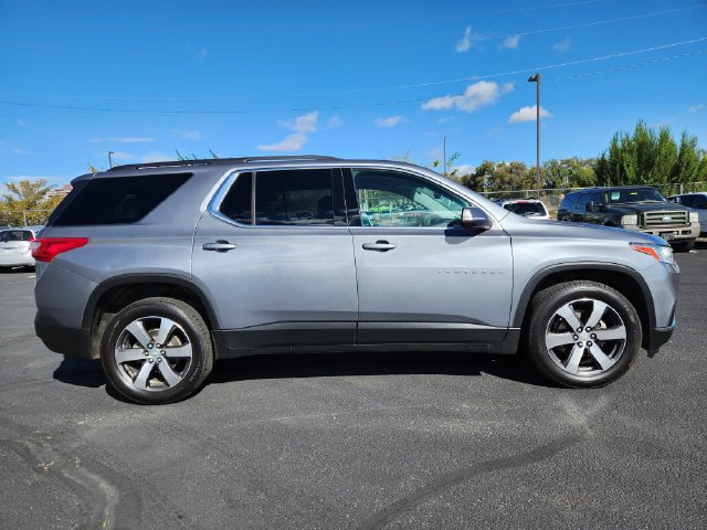 Used 2021 Chevrolet Traverse LT w/ LT Premium Package AWD/4WD image 2