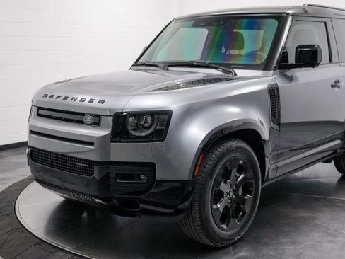 Used 2023 Land Rover Defender 90 X-Dynamic SE image 9