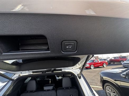 Used 2025 Buick Enclave Preferred image 10