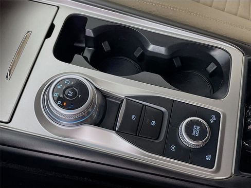 Used 2020 Ford Explorer XLT image 19