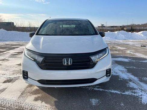 Used 2023 Honda Odyssey Sport image 2
