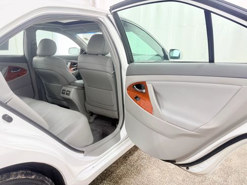 Used 2011 Toyota Camry XLE w/ SE/XLE Extra-Value Pkg image 26