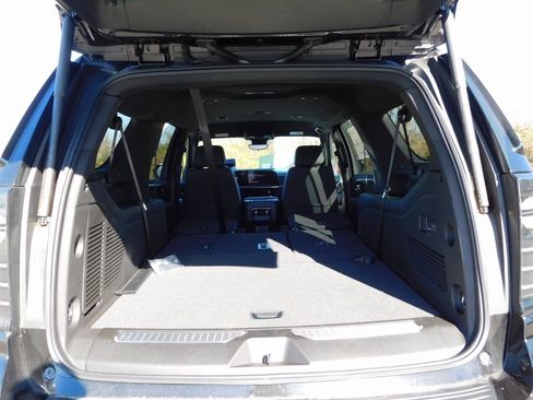 New 2025 Chevrolet Suburban High Country image 31