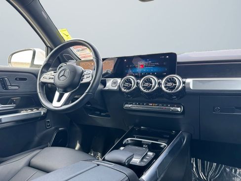 Used 2023 Mercedes-Benz EQB 300 4MATIC w/ Pinnacle Package image 14