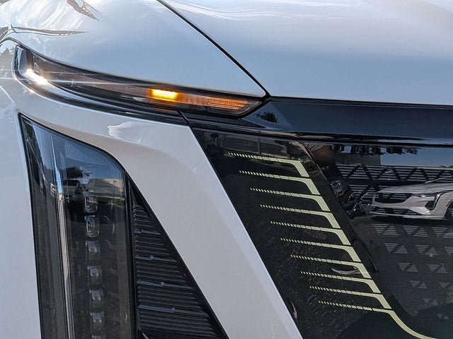 New 2027 Cadillac Vistiq Sport w/ LPO, Floor Liner Package AWD/4WD image 9