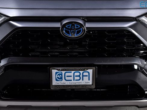 Used 2024 Toyota RAV4 SE image 9