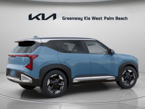 New 2027 Kia Seltos S FWD image 8