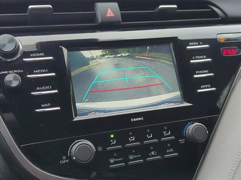 Used 2020 Toyota Camry LE image 10