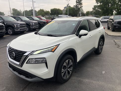 Used 2021 Nissan Rogue SV AWD/4WD image 3
