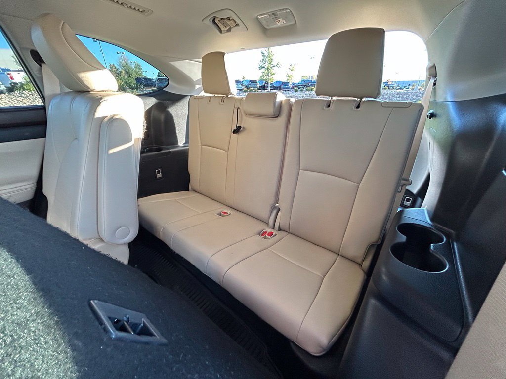 Used 2022 Toyota Highlander XLE AWD/4WD image 29