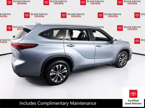 Certified 2021 Toyota Highlander XLE AWD/4WD image 5