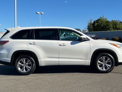 Used 2014 Toyota Highlander Plus FWD image 6