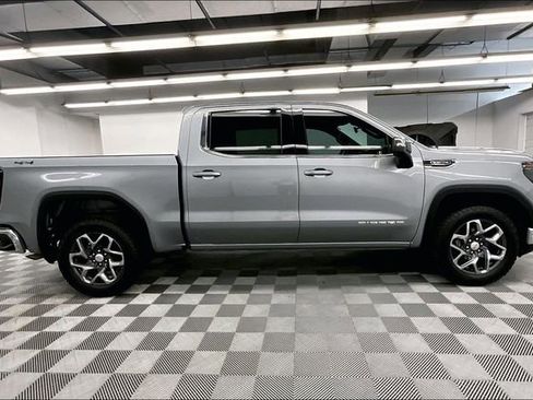 Used 2025 GMC Sierra 1500 SLE AWD/4WD image 16