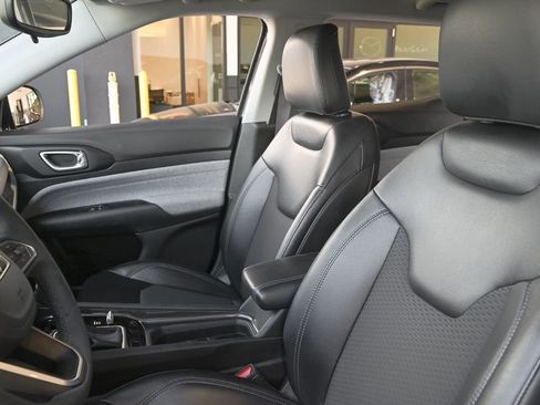 Used 2022 Jeep Compass Latitude AWD/4WD image 12