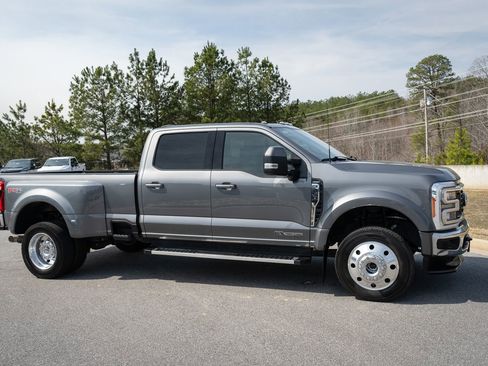 Used 2023 Ford F450 Lariat w/ FX4 Off-Road Package image 24