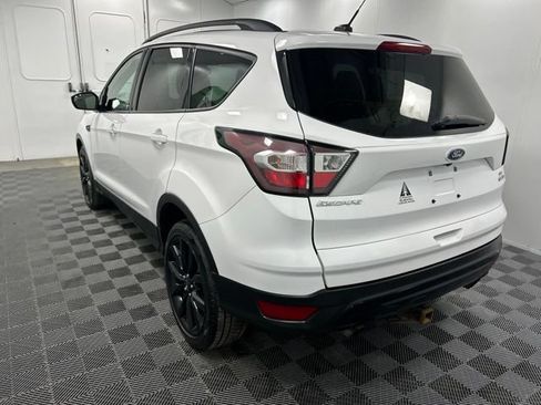 Used 2017 Ford Escape SE w/ SE Sport Appearance Package AWD/4WD image 4