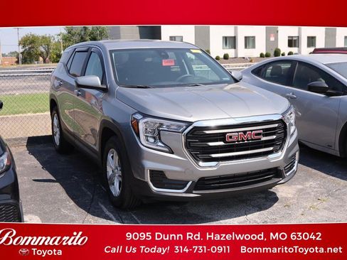 Used 2024 GMC Terrain SLE FWD image 1