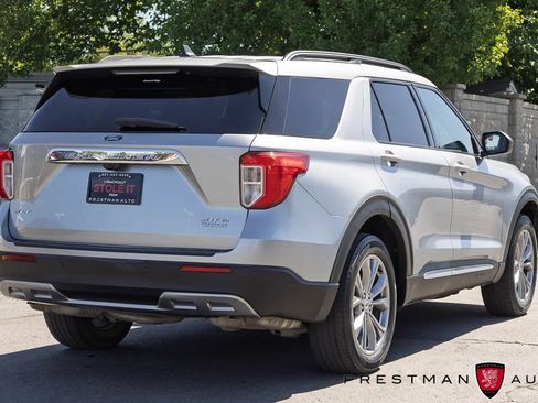 Used 2022 Ford Explorer XLT w/ Equipment Group 202A AWD/4WD image 17