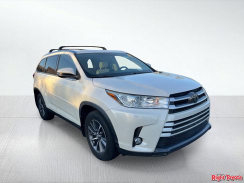 Used 2019 Toyota Highlander XLE AWD/4WD image 5