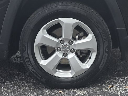 Used 2018 Jeep Compass Latitude image 34