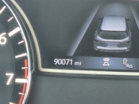 Used 2020 Nissan Pathfinder SV image 14