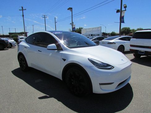 Used 2021 Tesla Model Y Long Range AWD/4WD image 2