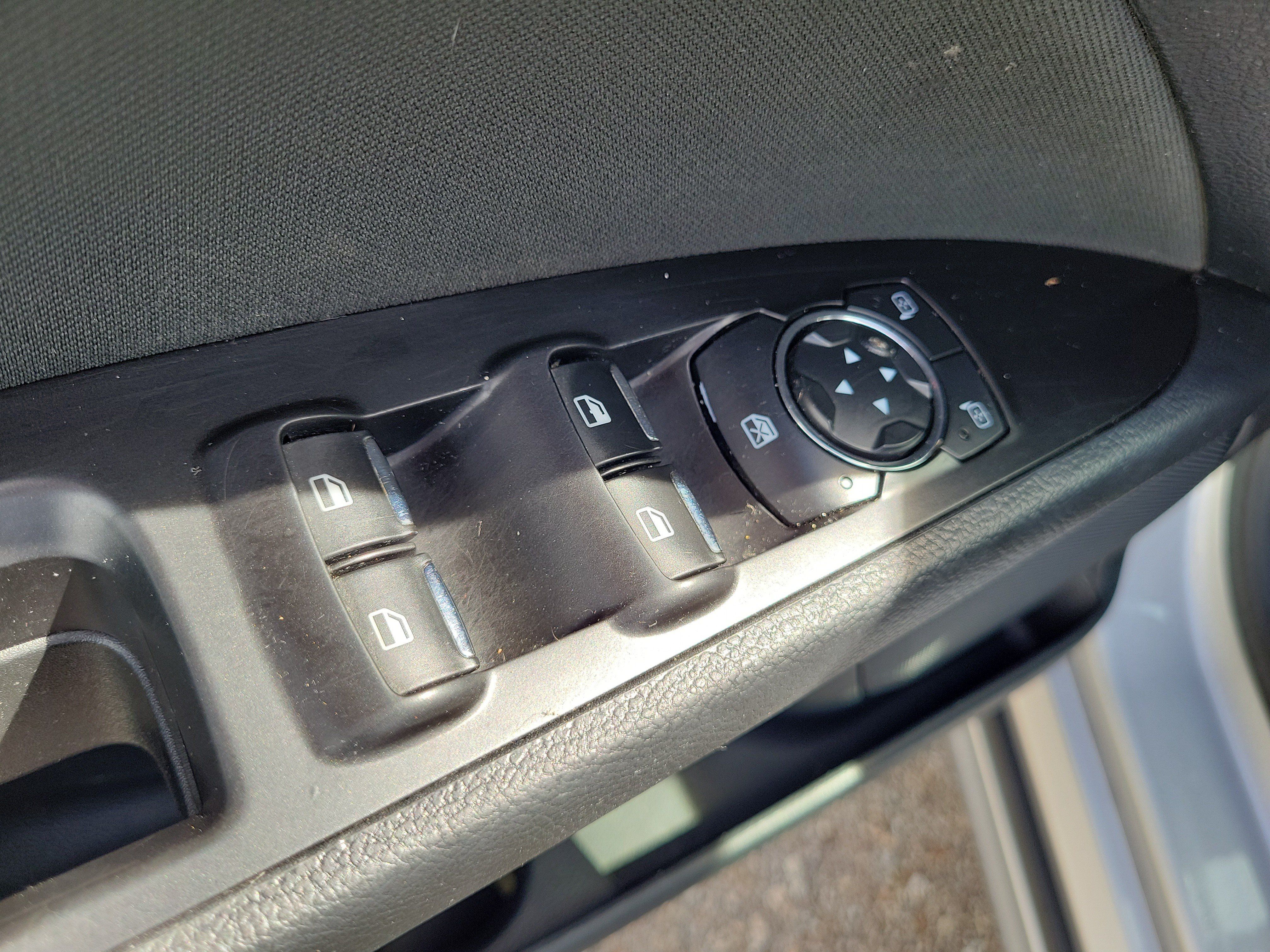 Used 2017 Ford Fusion SE FWD image 19