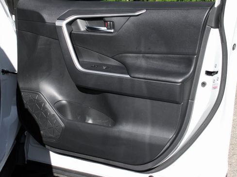 Used 2023 Toyota RAV4 XLE Premium image 39