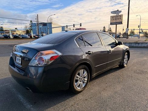 Used 2010 Nissan Altima 2.5 S w/ Premium Audio Pkg FWD image 5