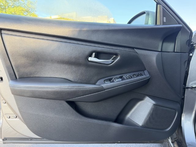 Used 2024 Nissan Sentra SV FWD image 14